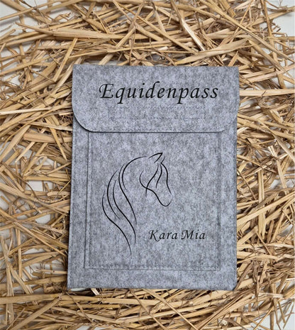 Pferdepass-Equidenpass-Motiv-Filz-hellgrau